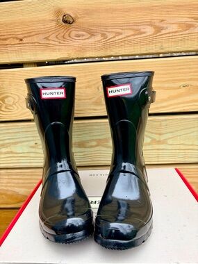 Hunter Gloss Black Short Rain Boots with Red Logo